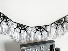 Load image into Gallery viewer, Spiderweb Macrame Banner
