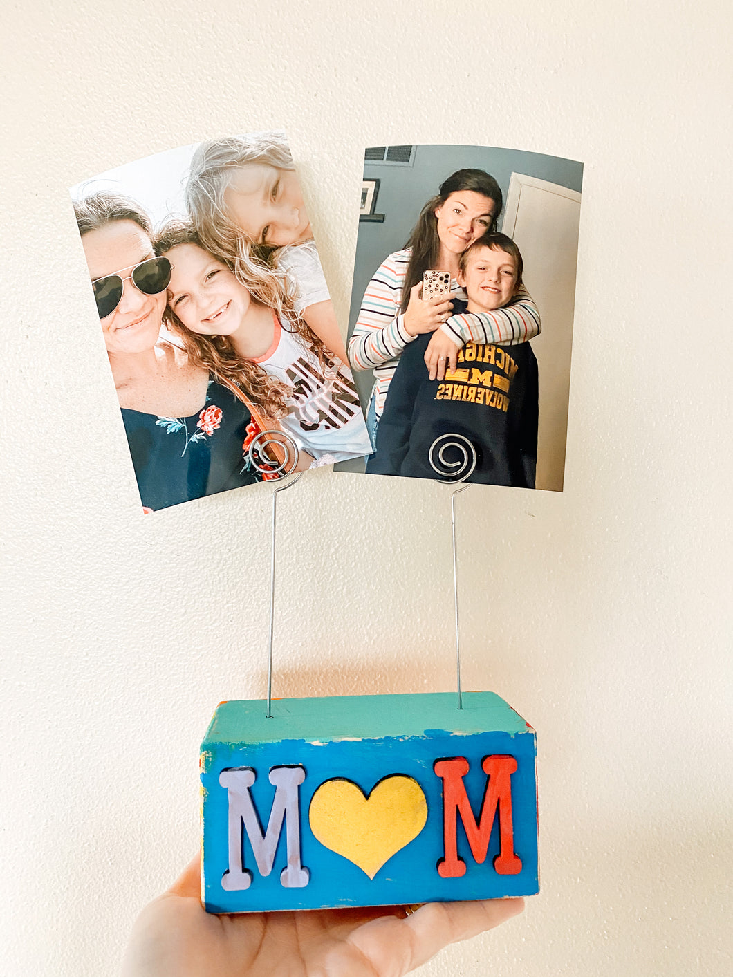 DIY “Mom” Double Photo Stand